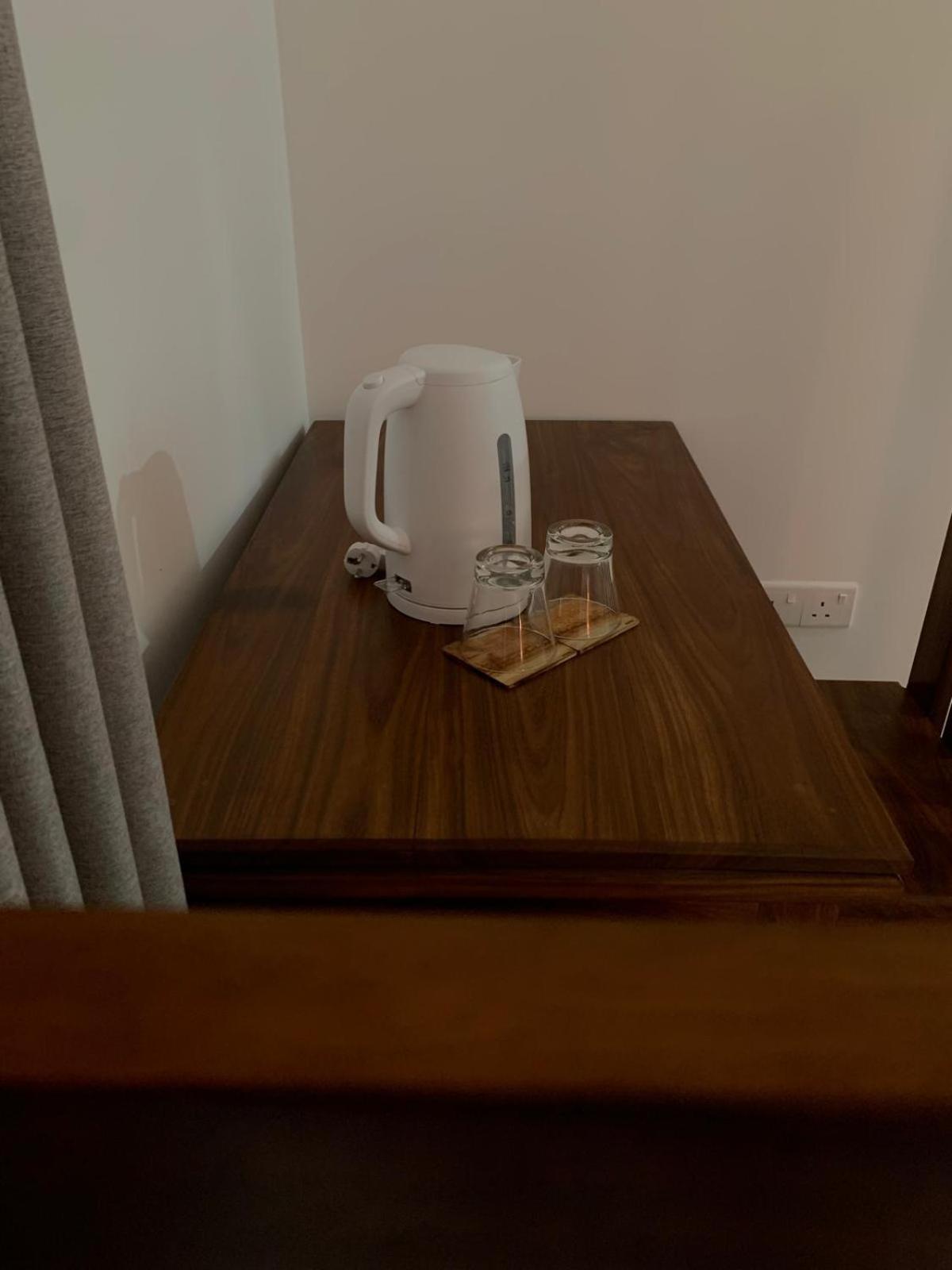 Sebastian Transit Villa With Free Shuttle Service To Airport Kotugoda Exterior photo