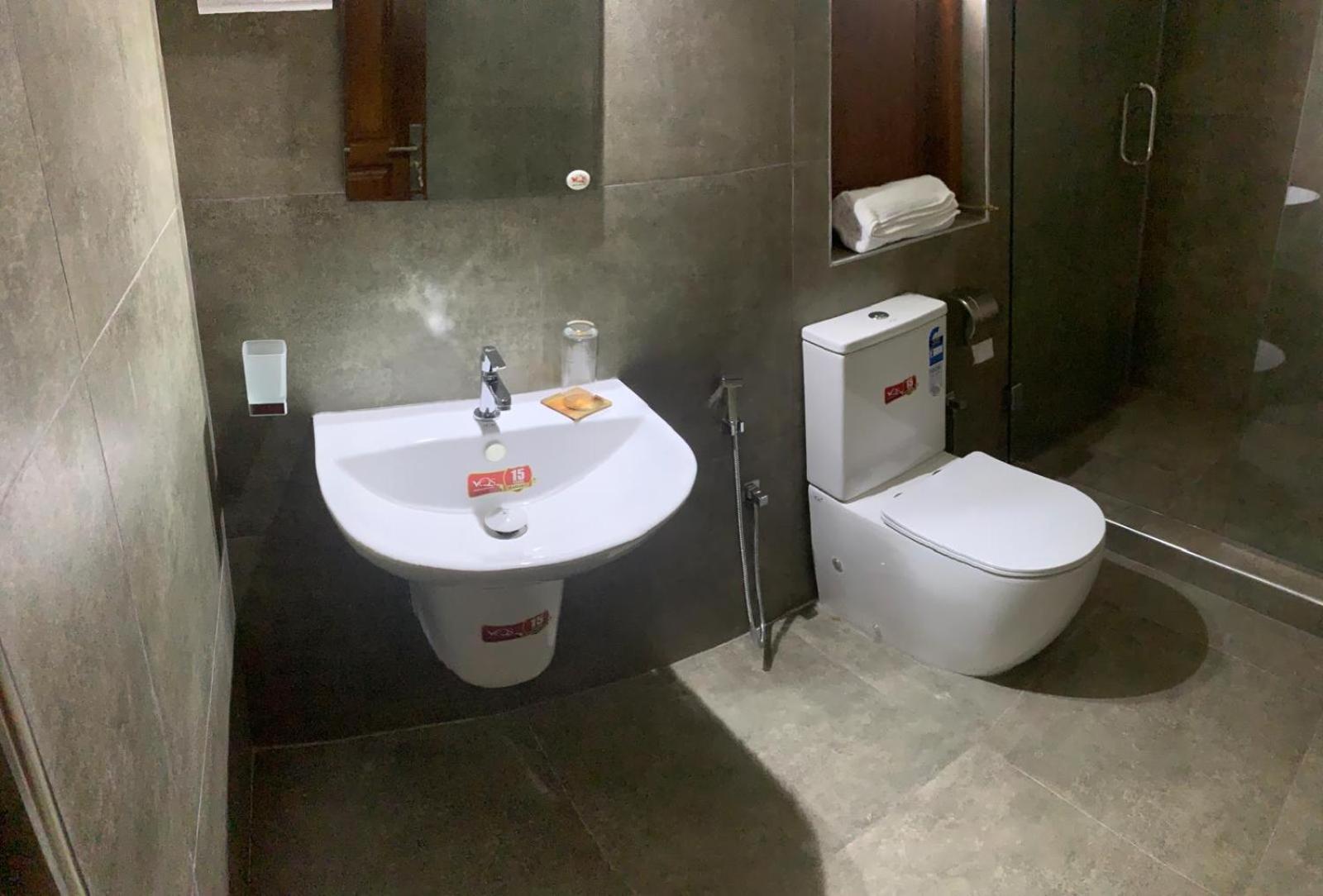 Sebastian Transit Villa With Free Shuttle Service To Airport Kotugoda Exterior photo